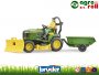John Deere fűnyírő traktor, pótkocsival és kertésszel BRUDER