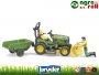 John Deere fűnyírő traktor, pótkocsival és kertésszel BRUDER